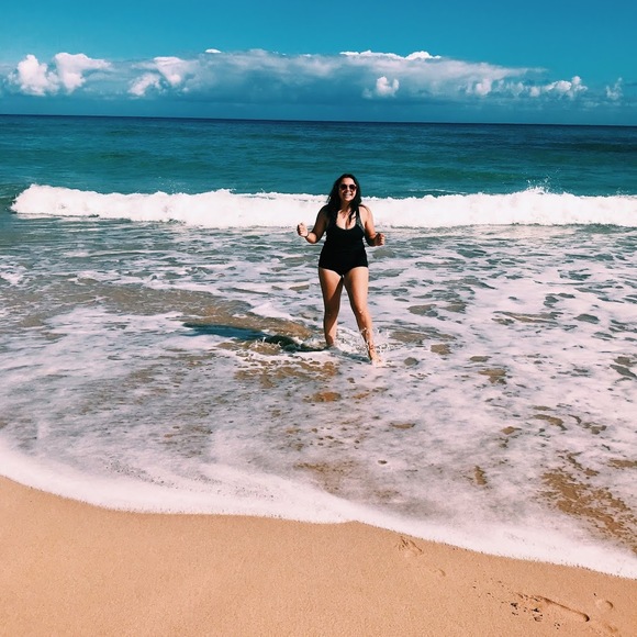 Meet your Posher, Britney - Picture 1 of 1